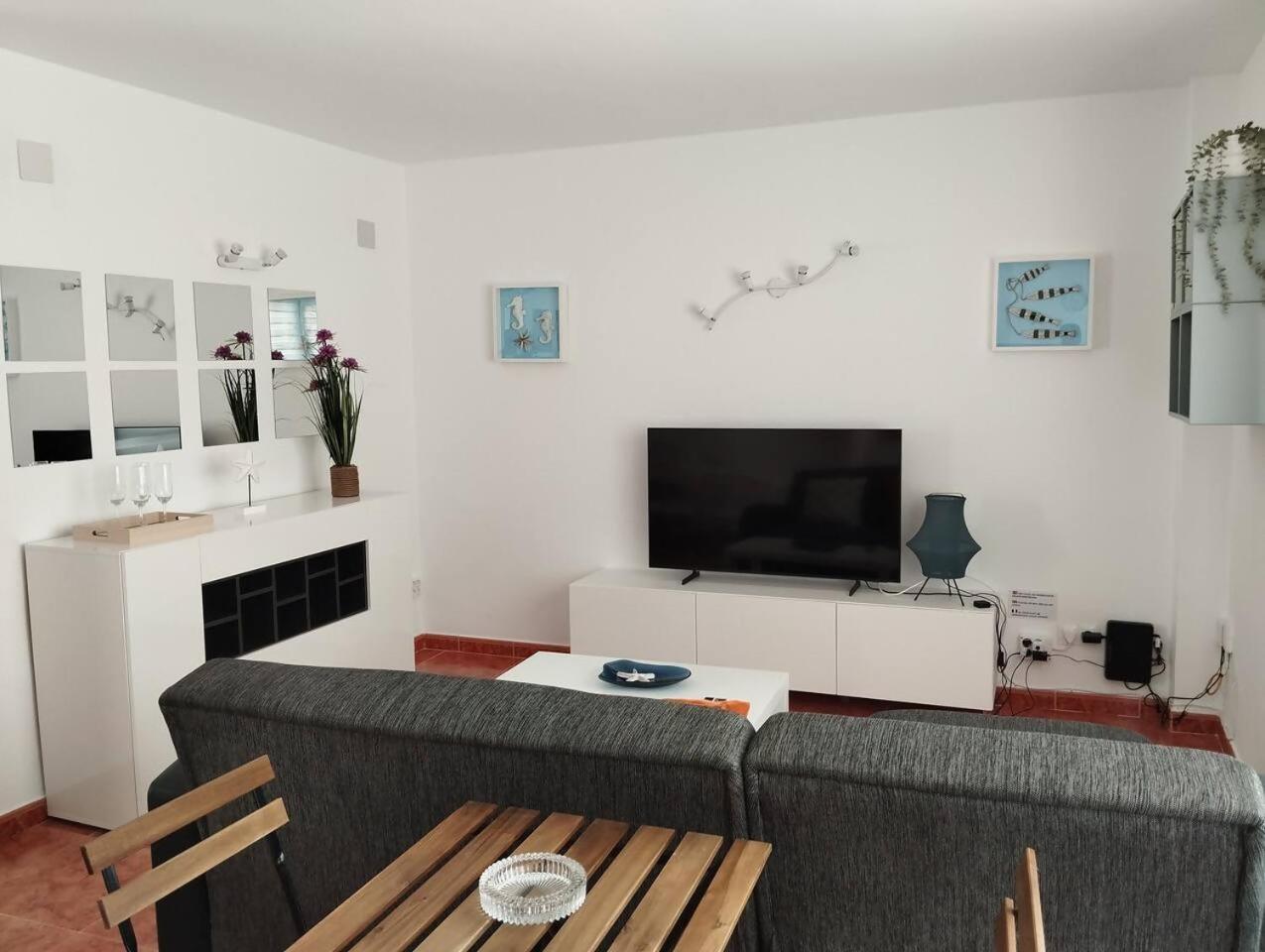 Apartamento Lidia Planta 1, La Carihuela 1ª Linea Playa, Vistas Mar, 1 Dormitorio, 52 M2, 1-3 Huesped, Amplio Balcon, Wifi Torremolinos Exterior photo